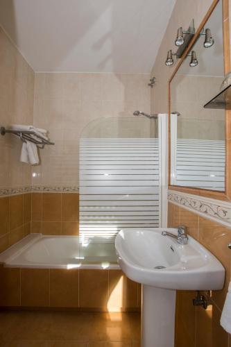 Hotel a Muradana Muros Bagian luar foto